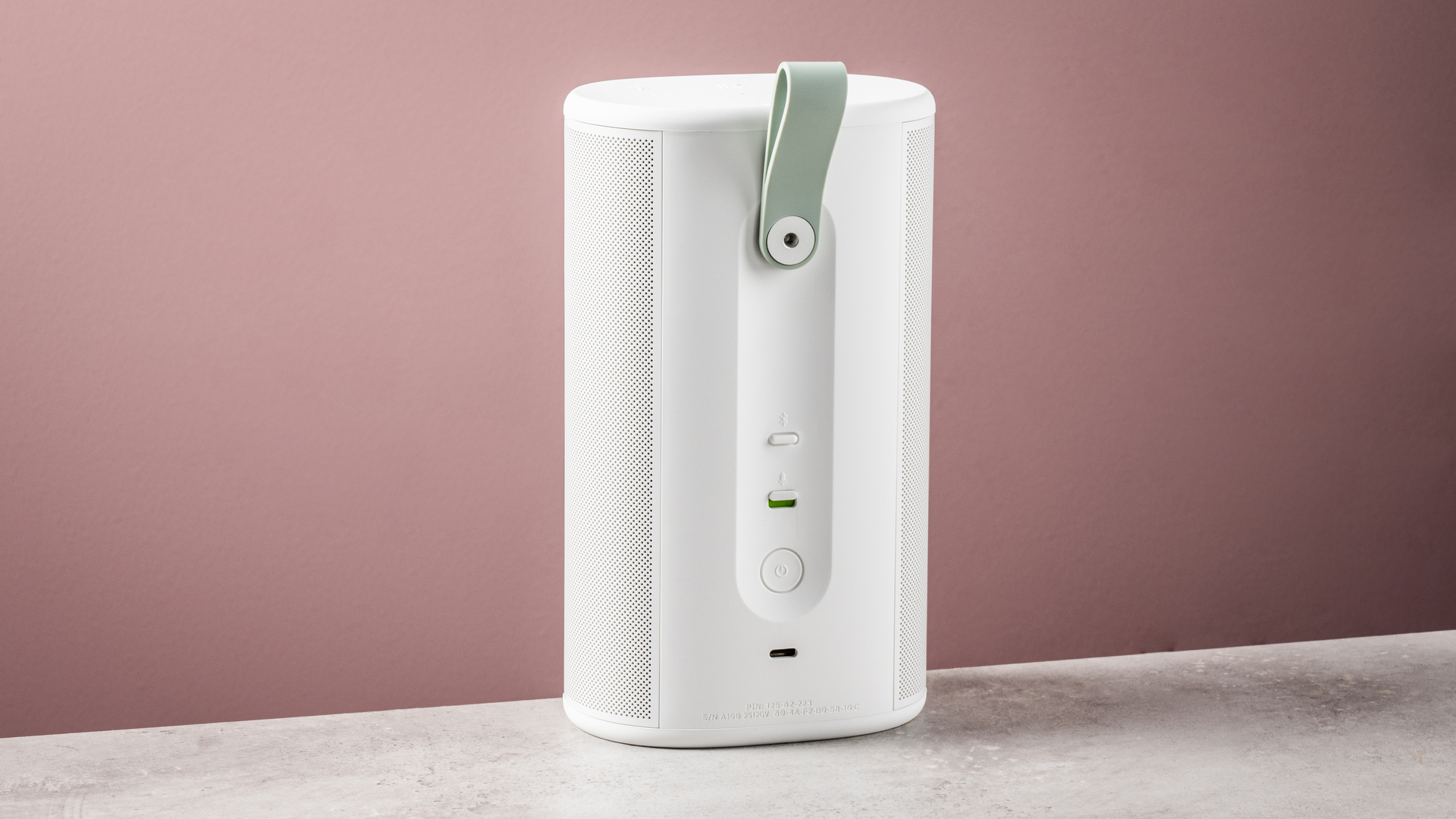 A parte traseira do alto-falante Sonos Play, mostrando seus controles e gancho de transporte 'O todo é genuinamente maior que a soma das partes': Nosso...